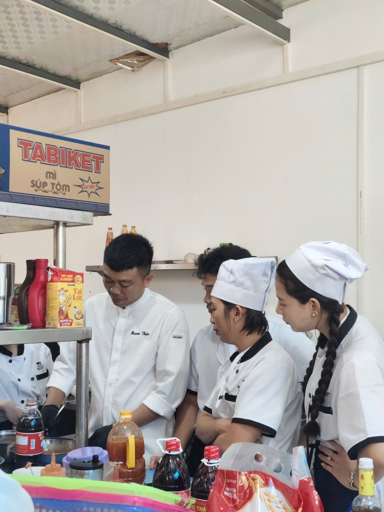 Khóa học nghiệp vụ bếp tại Weup