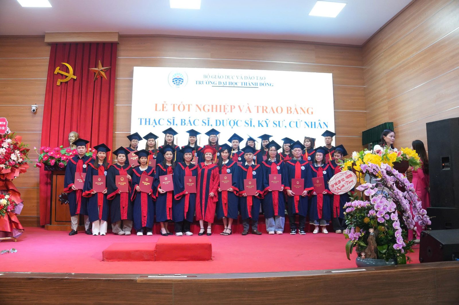 Lễ tốt nghiệp Trường Đại học Thành Đông