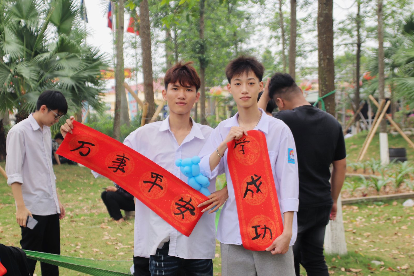 Sinh viên trong khuôn viên trường