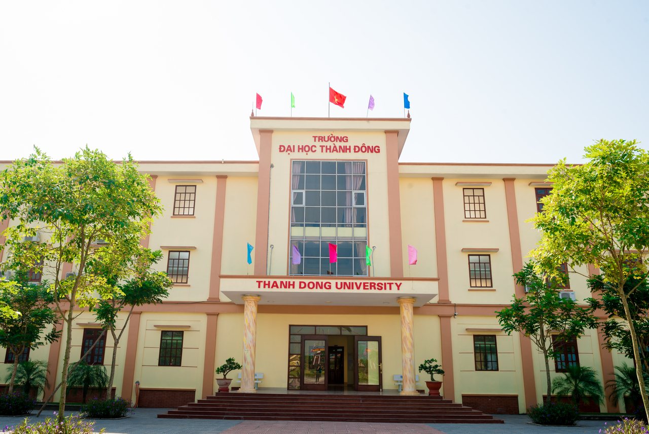 Tòa nhà chính Trường Đại học Thành Đông