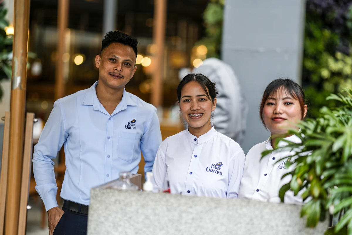 Đội ngũ nhân viên khách sạn chuyên nghiệp